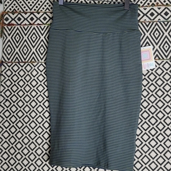 NWT LuLARoe Pinstripe Skirk - Picture 4 of 5